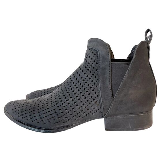 Restricted women’s Grey heel ankle boots size 8.5 - Picture 2 of 15